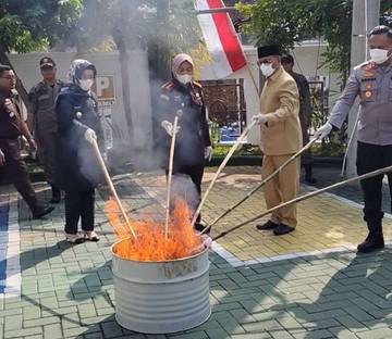 Kejari Sukoharjo Musnahkan Barang Bukti 43 Kasus