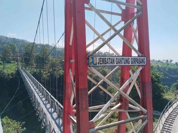 Jembatan Gantung Girpasang Obyek Wisata  di Kota Klaten