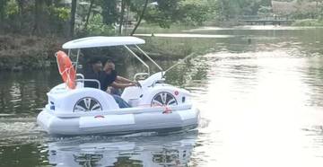 Solo Safari Hadirkan Wahana Baru Bumble Boat Unik