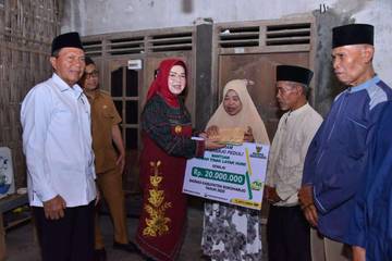 Bupati Sukoharjo Salurkan Bantuan Rehab RTLH Bersama Baznas