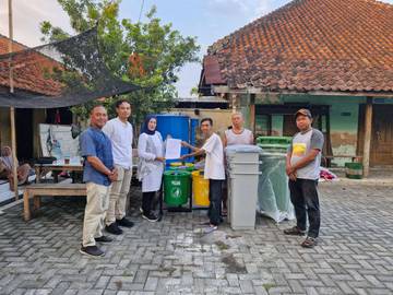 UNIBA Surakarta Beri Pelatihan Pengolahan Sampah Organik