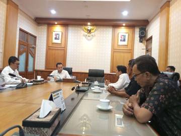 Minta Perhatian, Warga Kampung Blangkon Mengadu ke Wali Kota 