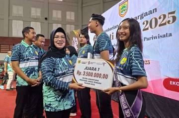 Bupati Serahkan Reward Bidang Olahraga, Kepemudaan, dan Pariwisata 