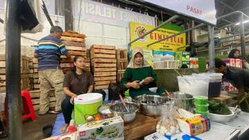 Wisatawan Luar Kota Serbu Kuliner Legendaris Pasar Gede