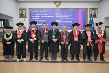 UMS Kukuhkan 2 Doktor Baru, Gagasan Perkuat Demokrasi Indonesia