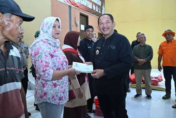 Pemkab Karanganyar Salurkan Tali Asih Korban Puting Beliung