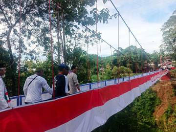 Anies Baswedan Resmikan Jembatan Titian Persatuan Di Karanganyar