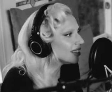 Lady Gaga Mengkover Lagu Mr. Rogers dengan Apik