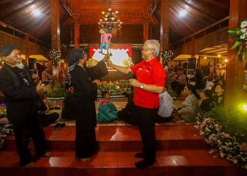 HUT ke-53, PDI-P Solo Nanggap Wayang Dihadiri Respati-Astrid