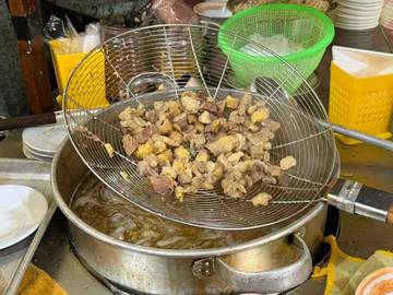 Perpaduan Tetelan Sapi dan Kuah Hangat