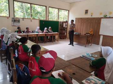 Polisi Edukasi Siswa SD Bahaya Bullying dan Kenakalan