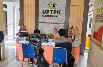 Reaktivasi BPJS PBI, Seratusan Warga Serbu UPTPK Sragen 
