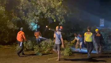 Pohon Tumbang Tutup Jalur Wonogiri Ponorogo Polisi Sigap