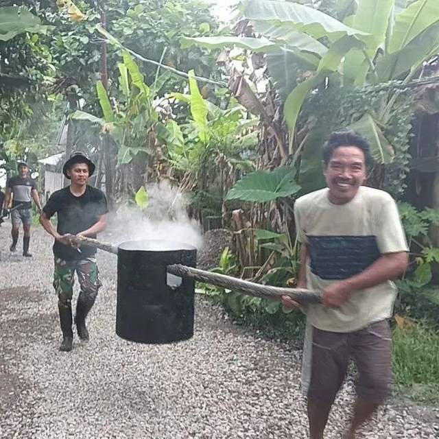 Pengaspalan Jalan Satgas TMMD di Kalasuge Capai 500 Meter