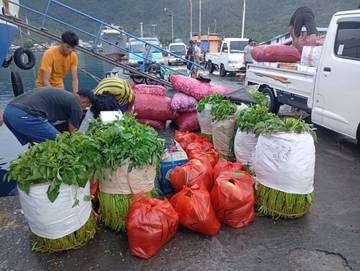 Rempah-rempah dan Sayuran Dari Manado Tiba di Tahuna
