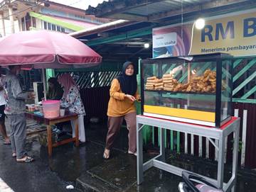 Penjual Takjil Mengais Rejeki Di Bulan  Ramadan