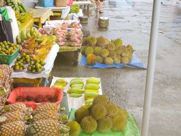 Pasokan Durian Melimpah, Pedagang Pasar Kebanjiran Dagangan