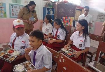 Anak Pulau di Sangihe Nikmati MBG Melalui Medsos 