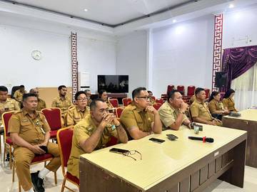 Pemda Sangihe Prihatin  Pemotongan Upah Buruh Petugas Kebersihan  