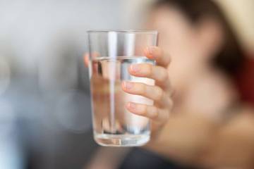 Manfaat Minum Air Putih Pagi Hari