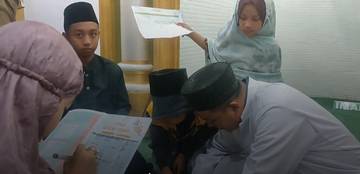 Berburu Tanda Tangan Usai Pelaksanaan Shalat Tarawih di Takengon