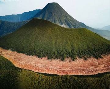 Destinasi Favorit Pendaki dan Jejak Sakral Eyang Suryakancana