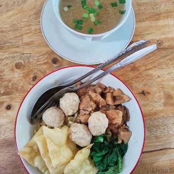 Cuaca Mendung Mie Ayam Jadi Pilihan Pas Dinikmati