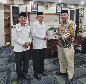 Kakanwil Kemenag Aceh Terima Mushaf Al-Quran