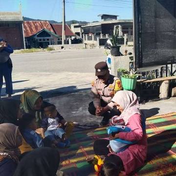 Bangun Kedekatan Dengan Warga, Polsek Bukit  Sambang Desa
