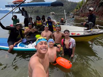 Atlet Renang Nawe Skuy Berhasil Seberangi Danau Laut Tawar