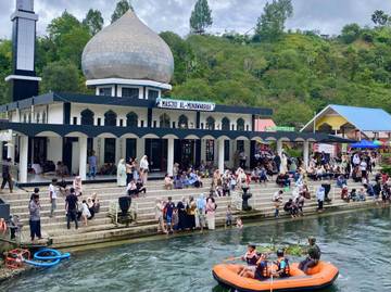 Keindahan Masjid Al Munawwarah Uning Pegantungen Aceh Tengah