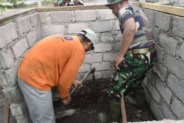 Satgas TMMD ke-126 Bangun Fasilitas MCK