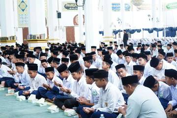 Peringatan Hari Santri, Ribuan Pelajar Ikuti Zikir Akbar