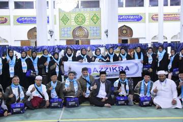 Bupati Haili Lepas Jamaah Umrah PT Azzikra   