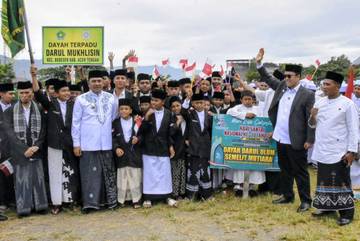 Meriah, Ribu Santri Ikuti Apel Peringatan Hari Santri