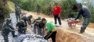 Satgas TMMD ke-126 Bersama Warga Kebut Pemasangan Bronjong