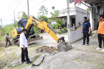 Kerap Terjadi Genangan Air, Wabup Tinjau Pembersihan Drainase   