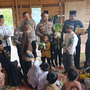 MIS Simpur Terima Alat Olahraga dari Polres 