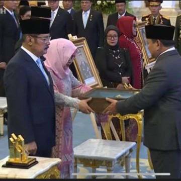 Soeharto Resmi Dianugerahi Gelar Pahlawan Nasional