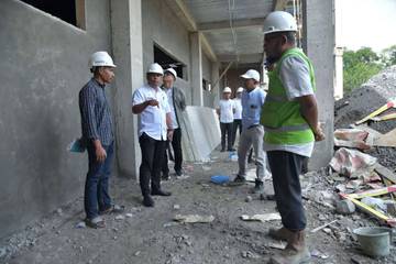Sekda Bener Meriah Tinjau Pembangunan Laboratorium Kesehatan Masyarakat 