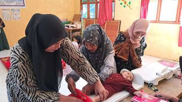 Ditengah Bencana, Posyandu di Kampung Nosar Tetap Berjalan