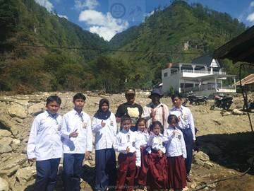 Komunitas Gayo Peduli Salurkan Seragam Sekolah