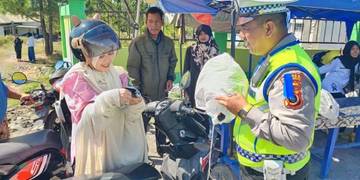 Operasi Seulawah, Polres Bener Meriah Bagi Helm Gratis