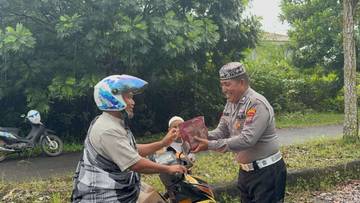 ​Bulan Penuh Berkah, Satlantas Polres Talaud Bagikan Takjil   Gratis
