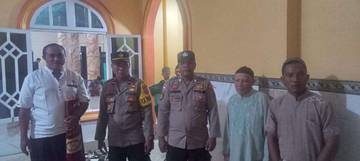 ​Ramadhan 1446 H, Kapolsek  Lirung  Pimpin  Pengamanan Sholat Tarawih