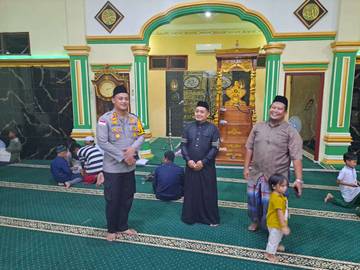 ​Kapolres Talaud  Sholat Isya Berjamaah di Masjid Jabbal Rahmah