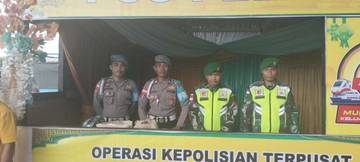 ​ Personel Kodim 1312/Talaud dan Polres Siaga di Pos Terpadu