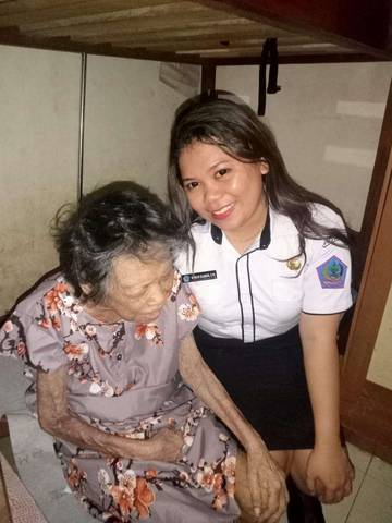 Merawat Orang Tua Lansia Di Rumah