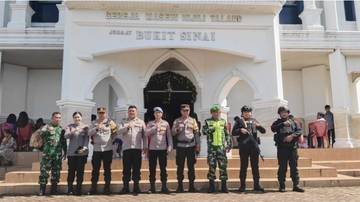 Polres Talaud Amankan Ibadah Natal Secara Humanis  ​