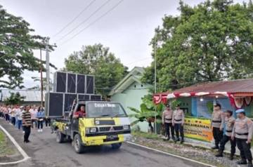 ​Polsek Kabaruan Amankan Tradisi Baris Bergaya Warga